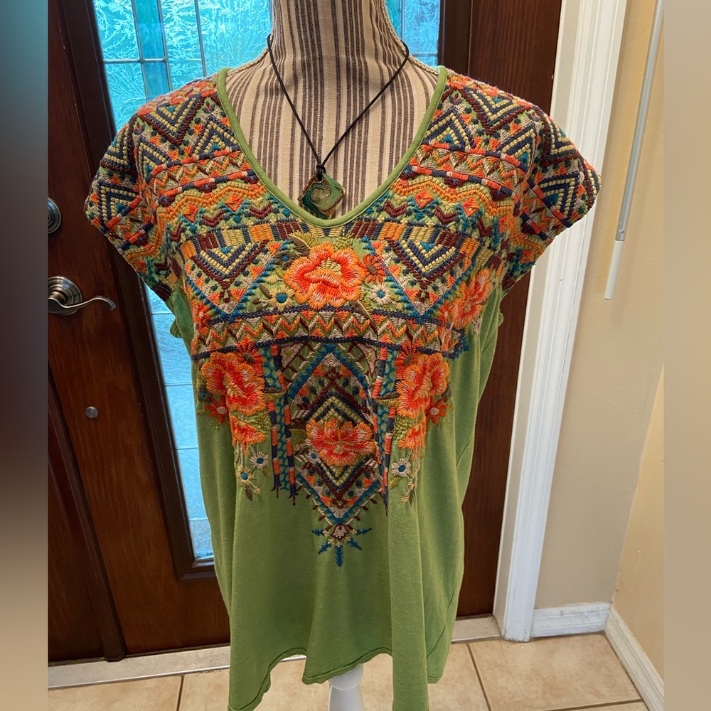 Johnny Was Sentries Scoop Neck embroidered Green Apple sleeveless top size Lg
